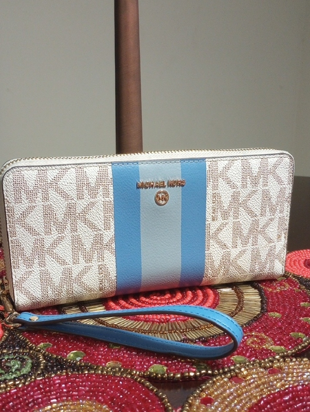 Michael Kors Wristlet Vanilla/Blue - Picture 3 of 17